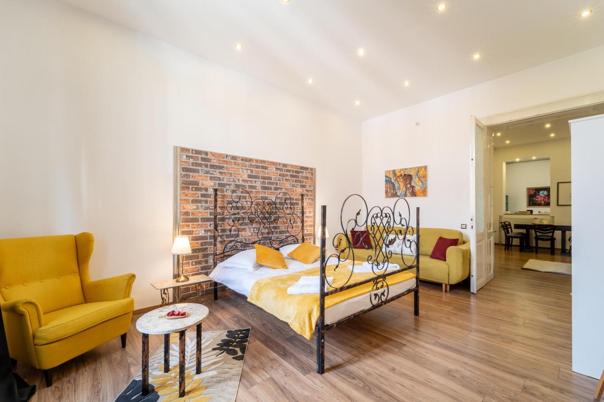 Cozy Spacious 5 Star Accommodation In The Heart Of Historic Center Cluj-Napoca Ngoại thất bức ảnh