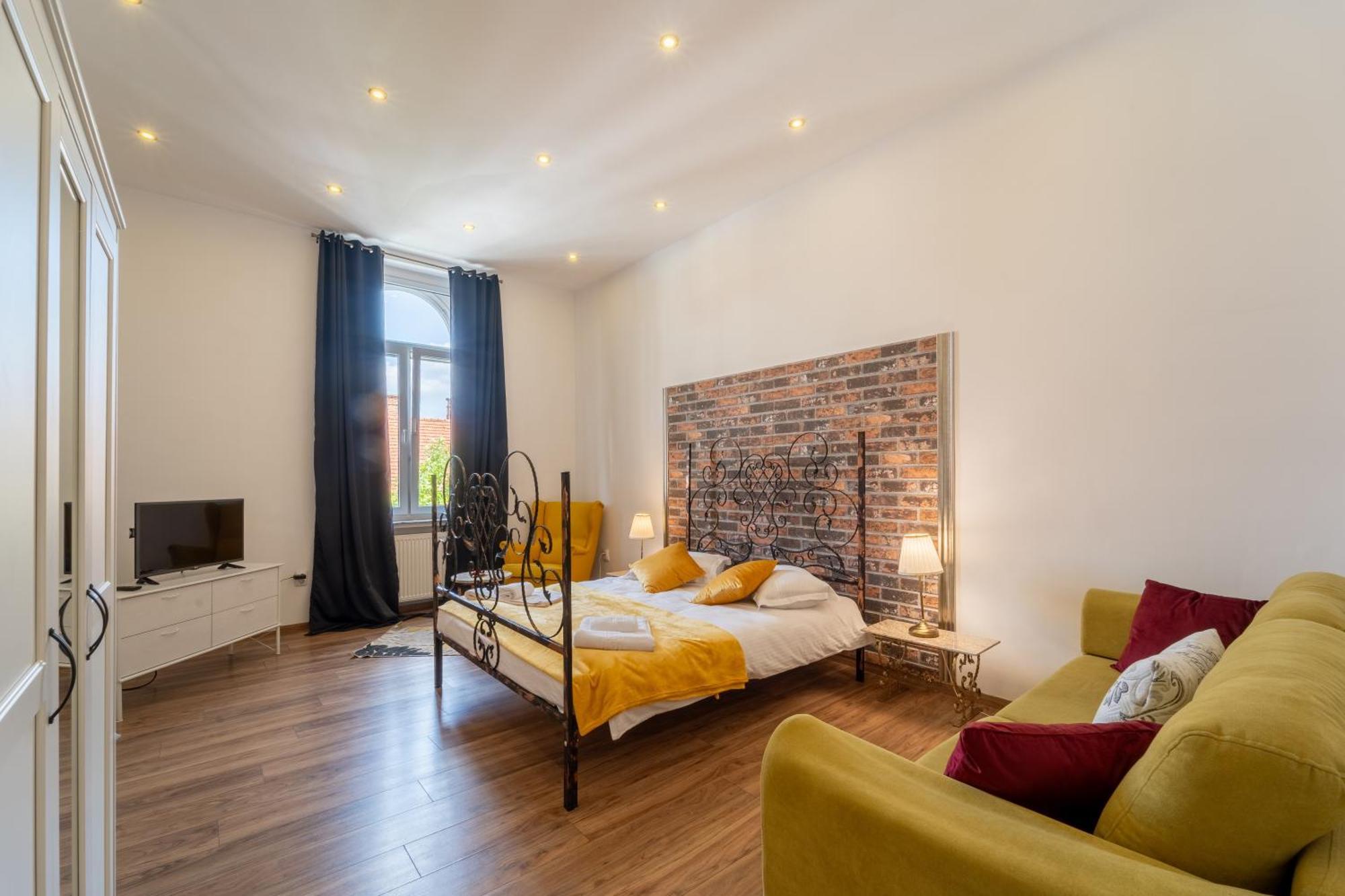 Cozy Spacious 5 Star Accommodation In The Heart Of Historic Center Cluj-Napoca Ngoại thất bức ảnh