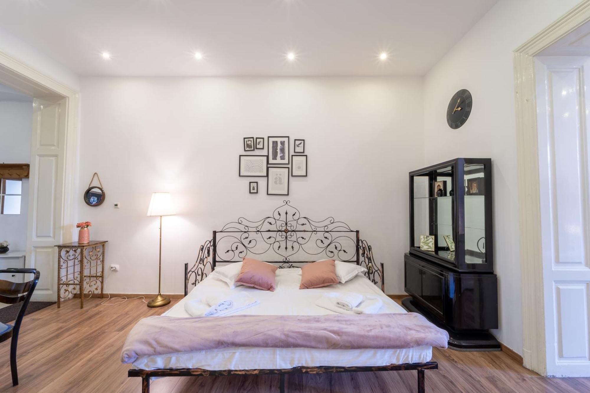 Cozy Spacious 5 Star Accommodation In The Heart Of Historic Center Cluj-Napoca Ngoại thất bức ảnh