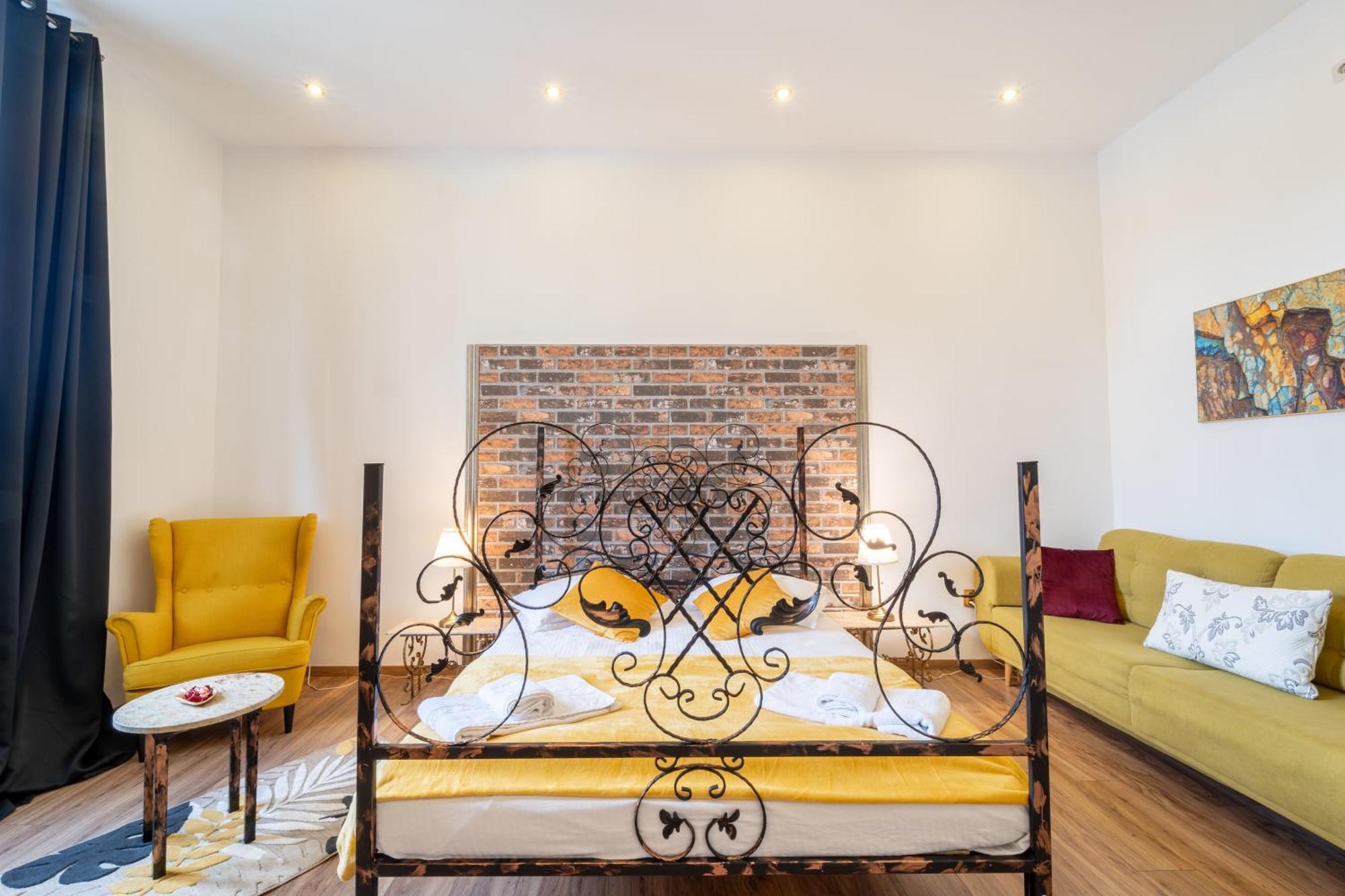 Cozy Spacious 5 Star Accommodation In The Heart Of Historic Center Cluj-Napoca Ngoại thất bức ảnh