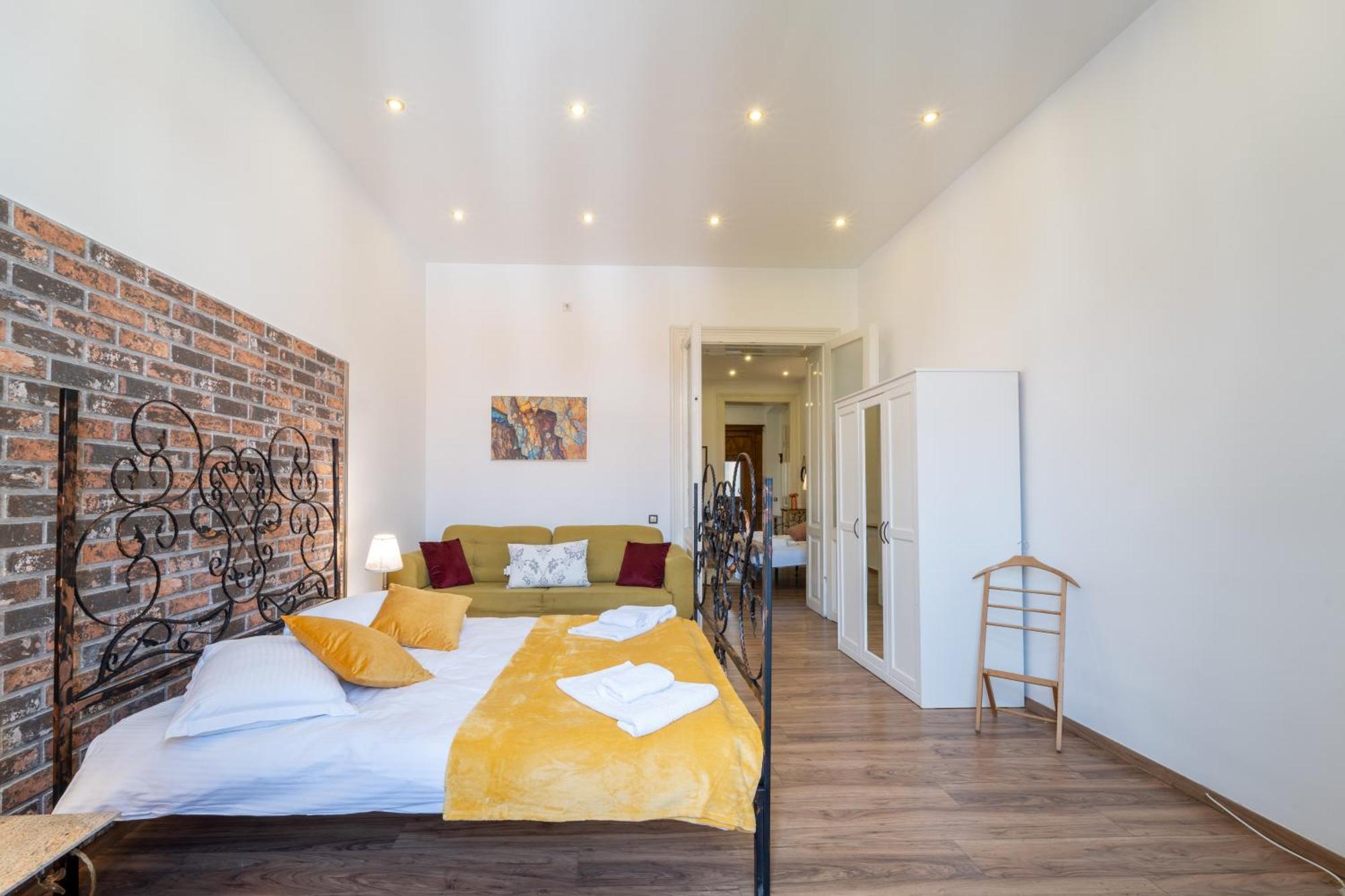 Cozy Spacious 5 Star Accommodation In The Heart Of Historic Center Cluj-Napoca Ngoại thất bức ảnh